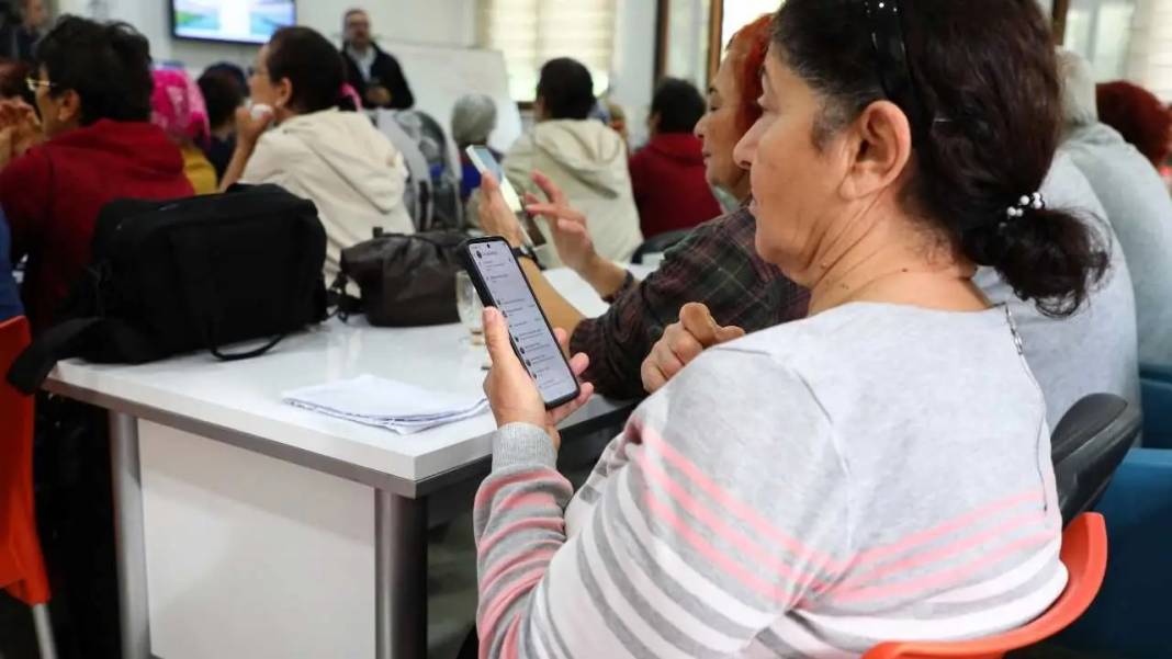 Antalya’da Akıllı Telefon Kullanma Kursu Başladı! 2